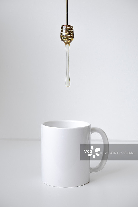蜂蜜勺，蜂蜜滴入杯中图片素材