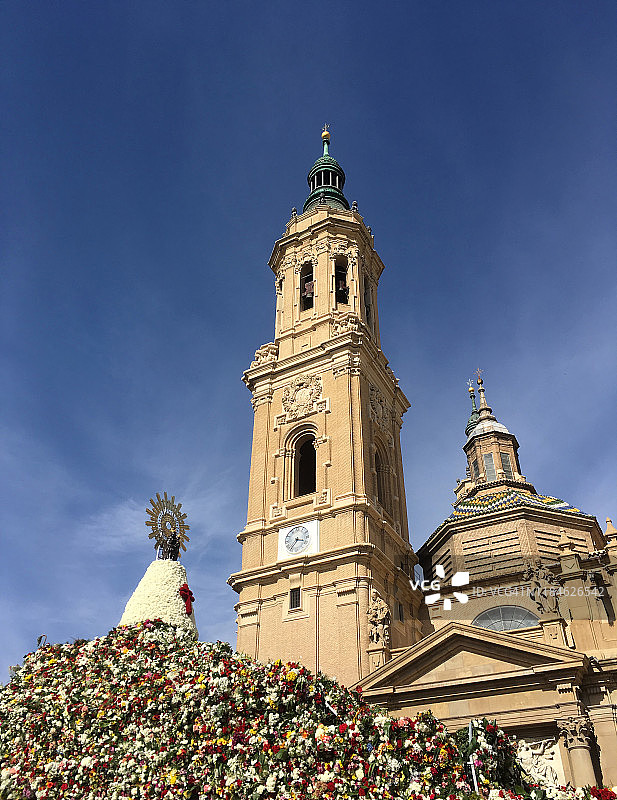 西班牙萨拉戈萨圣母大教堂图片素材