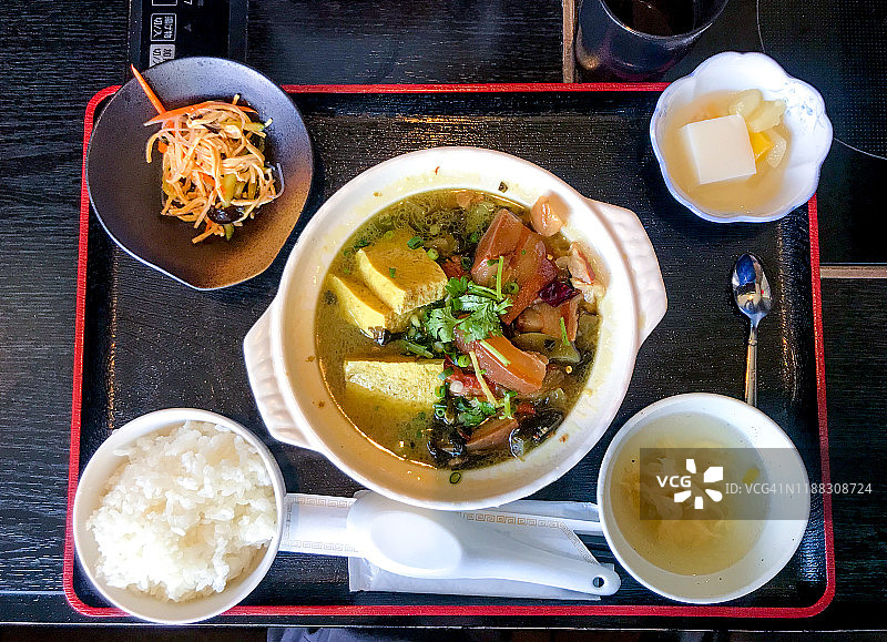 日式高岭菜炖中式扁肉午餐图片素材