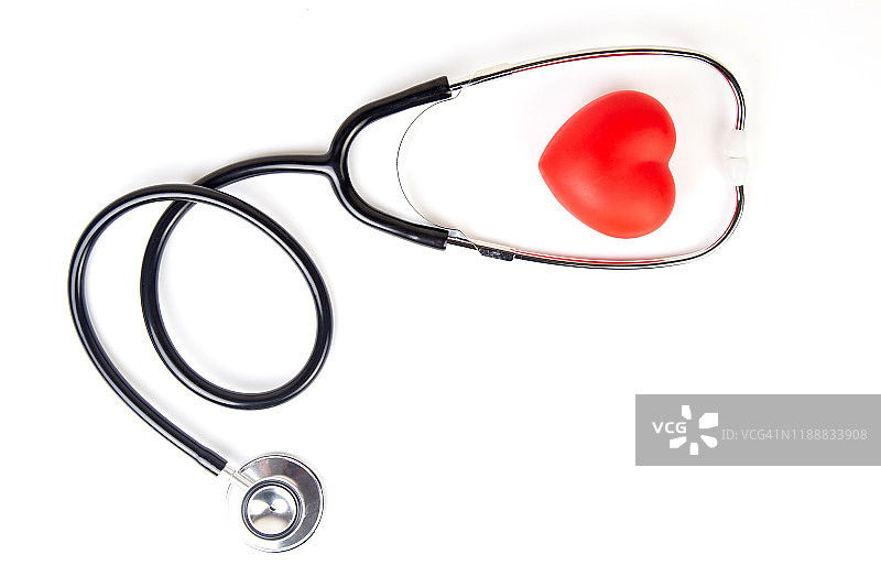 听诊器和红色心脏分离，白色背景图片素材
