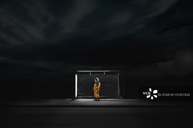 宇航员在公共汽车站等车图片素材