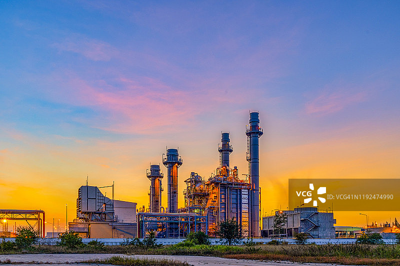 石油和天然气炼制工业工厂日落图片素材