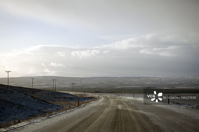 冰岛西北部Hvammstangi的蜿蜒公路图片素材