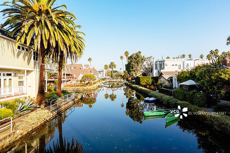 加州洛杉矶威尼斯住宅区的运河图片素材