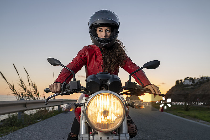 女人骑摩托车图片素材