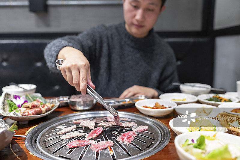 韩国烤肉和配菜图片素材
