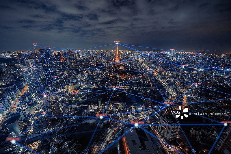 东京城市鸟瞰图与网络连接线，全球通信和技术概念，数据和智慧城市和物联网概念，未来概念图片素材