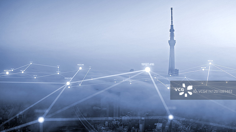东京城市鸟瞰图与网络连接线，全球通信和技术概念，数据和智慧城市和物联网概念，未来概念图片素材