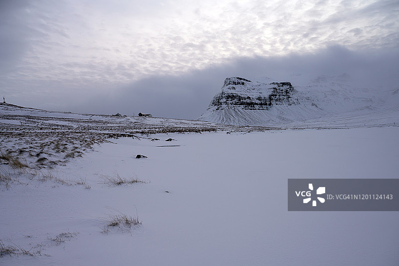 冰岛西部地区Grundarfjördur附近的冰冻湖图片素材
