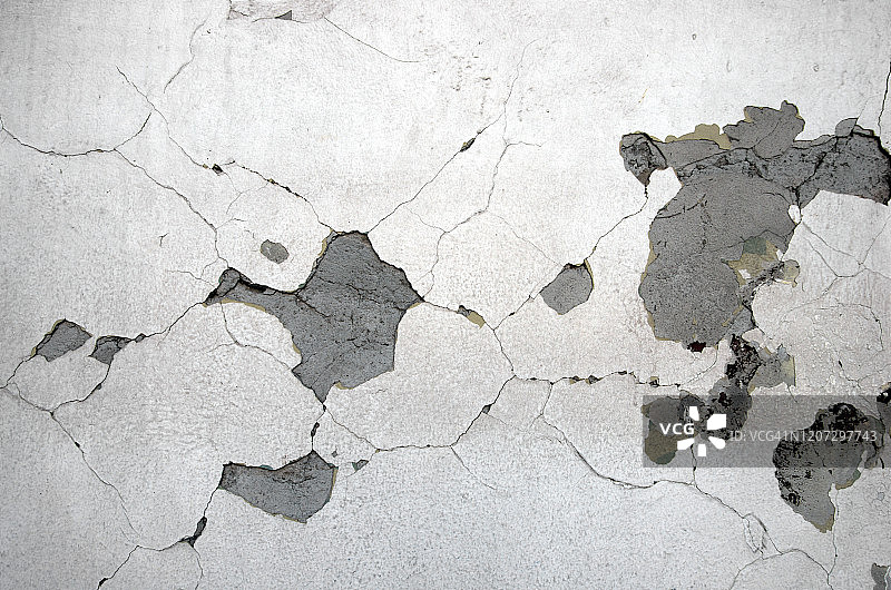 建筑外墙混凝土开裂，白色油漆剥落图片素材