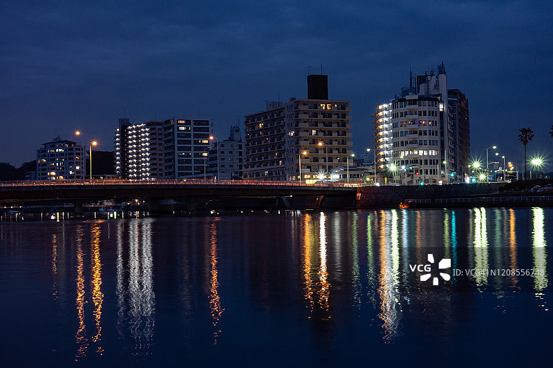 日本神奈川县被照亮的河流图片素材
