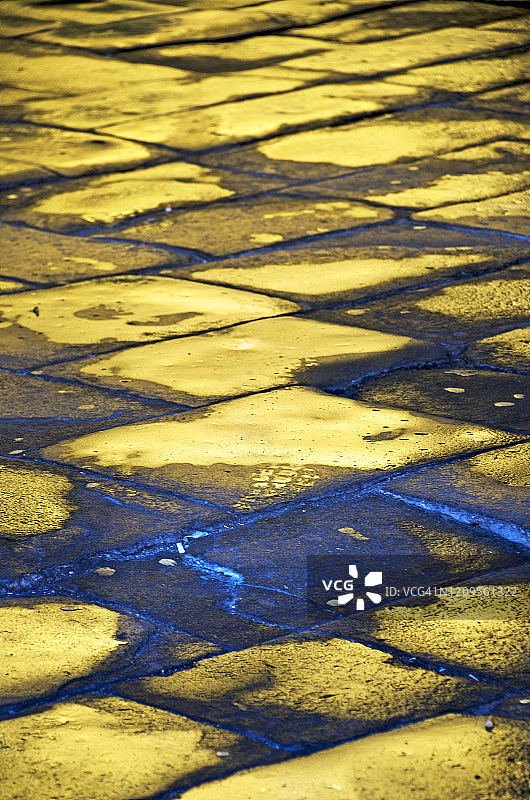 中世纪卢卡的湿街石映像图片素材