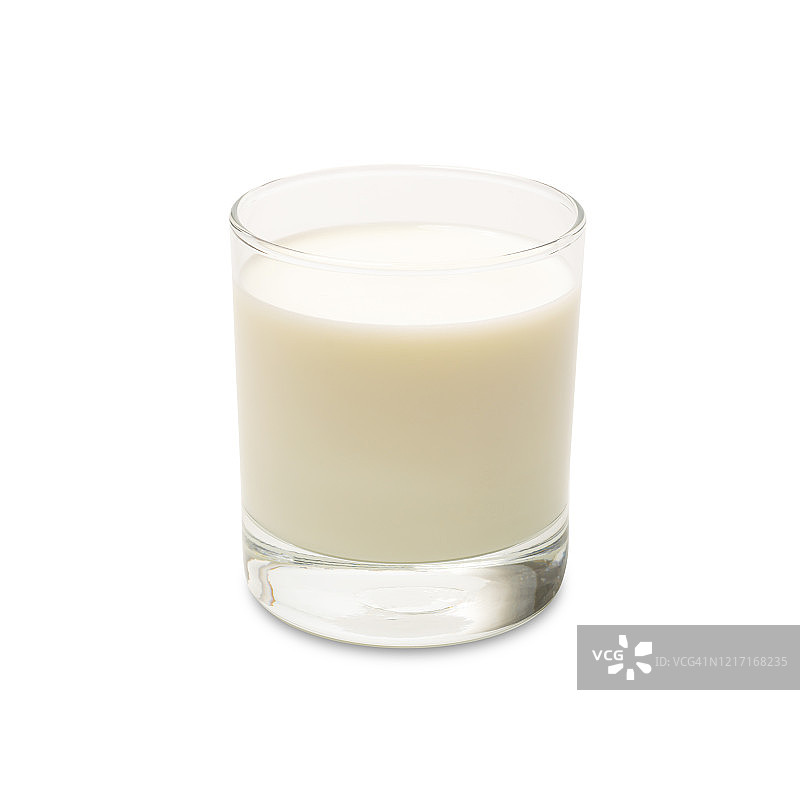 乳汁孤立在白色背景上。一杯牛奶与剪切路径。饮料与健康理念。图片素材