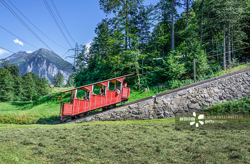 瑞士威利根(Schattenhalb市)- 2019年8月4日-伯尔尼斯高地的Reichenbachfall缆车图片素材