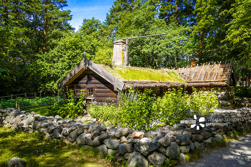 瑞典斯德哥尔摩斯肯森的传统小屋图片素材