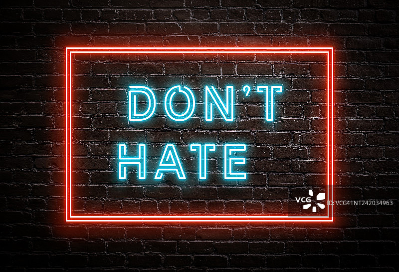 不要憎恨，砖墙上的霓虹信息图片素材
