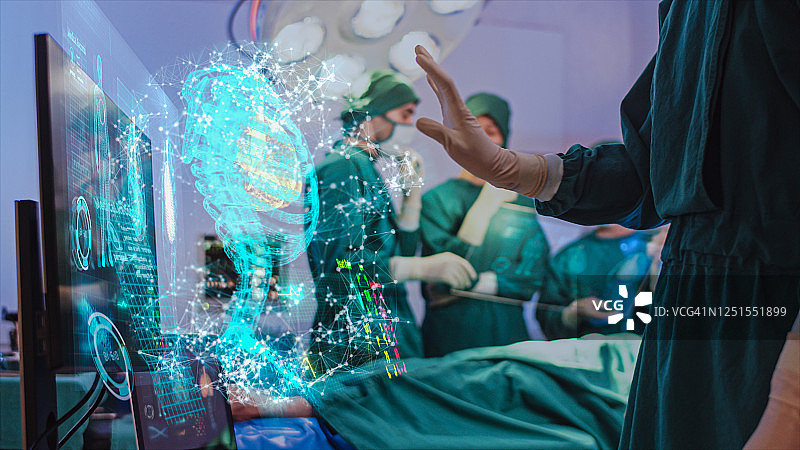 医生使用现代全息虚拟屏幕界面在手术室呼吸系统，创新和未来的医疗保健技术图片素材