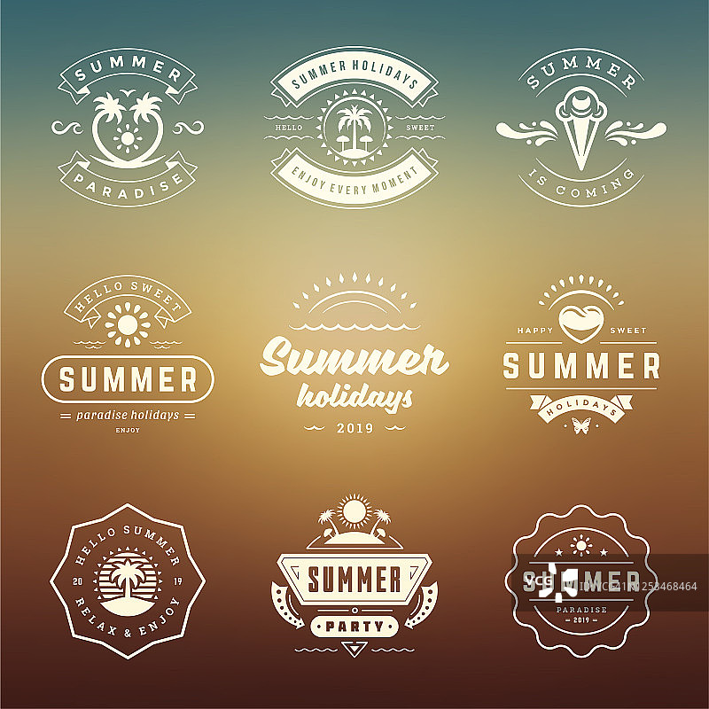 暑假标签和徽章复古排版设计集图片素材