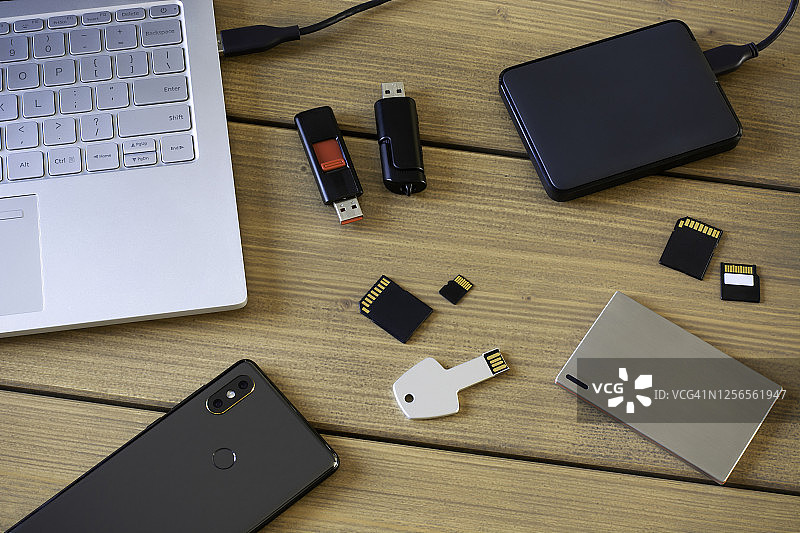 各种数字数据存储设备。u盘，外置硬盘，SD卡，mini和micro SD卡，笔记本电脑和智能手机图片素材