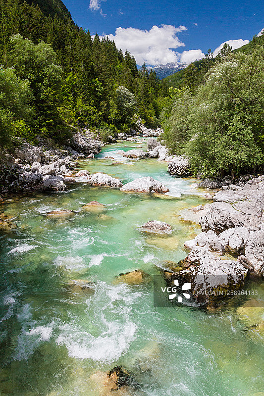 斯洛维尼亚阿尔卑斯山的索卡河图片素材