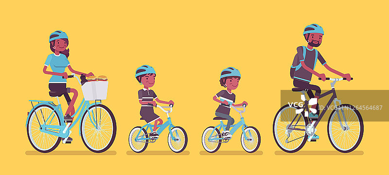 快乐的黑人家庭享受自行车骑行图片素材
