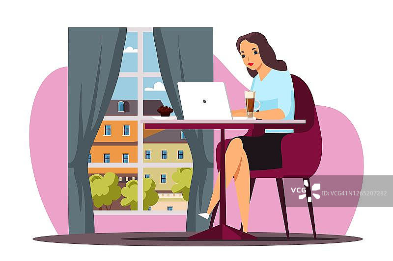 女人坐在笔记本电脑前，喝着咖啡，在家办公图片素材