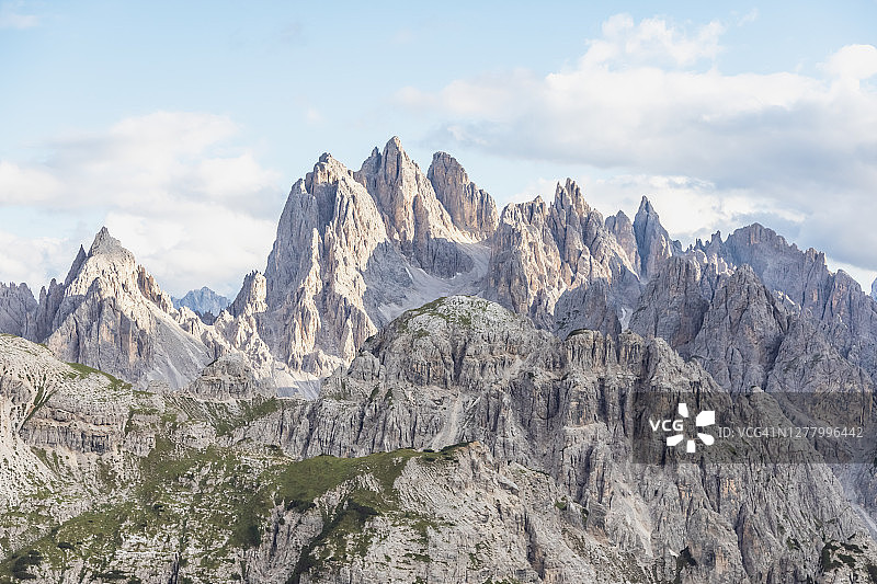 意大利欧洲阿尔卑斯山脉六层白云岩的拉瓦雷多丘或Drei Zinnen丘图片素材