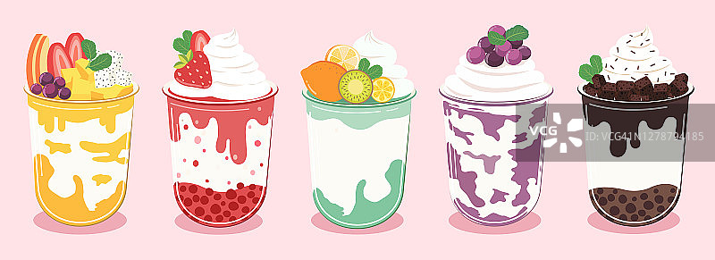 一套调味香奶昔，冰沙。瓶子草。水果和浆果。矢量插图卡通平面图标孤立在粉红色。图片素材