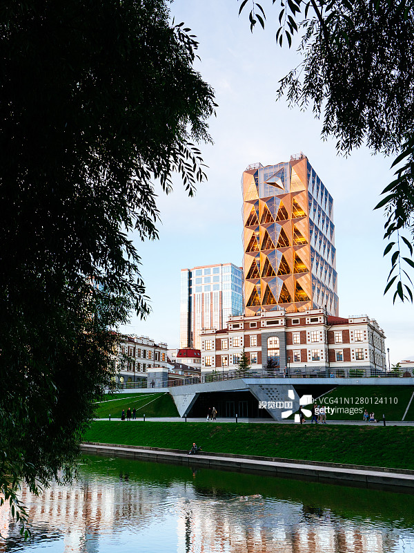 2020年8月26日，俄罗斯叶卡捷琳堡:市中心的办公楼图片素材