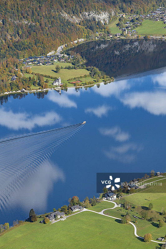格伦德湖与渡轮，奥地利-秋天的颜色，Ausseerland, Salzkammergut图片素材
