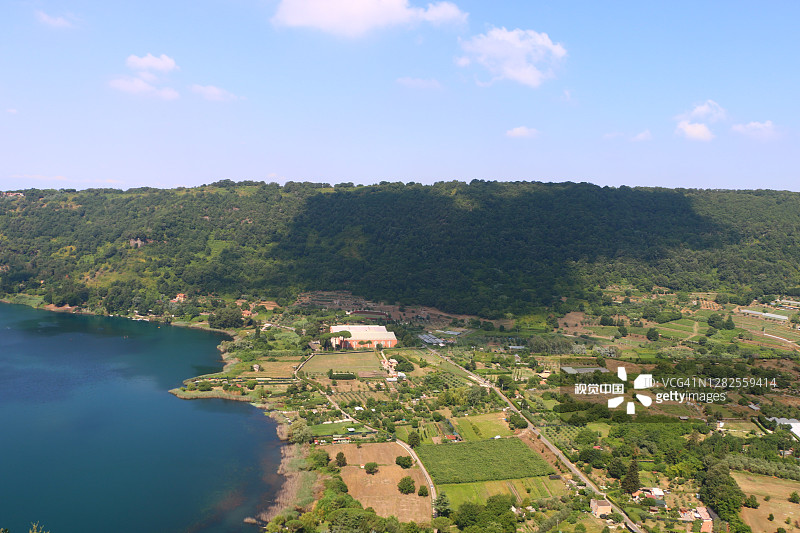 意大利拉齐奥地区的内米湖图片素材