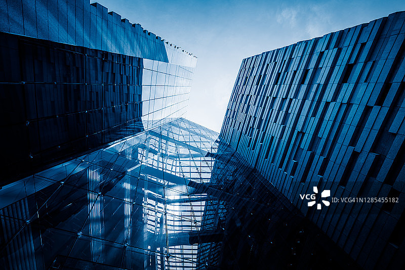 现代建筑，蓝色玻璃幕墙。广州,中国。图片素材