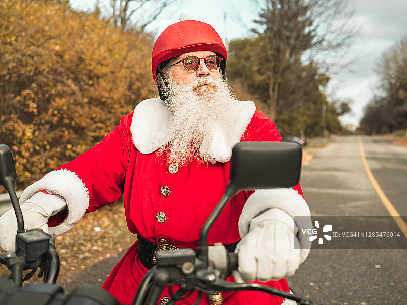 摩托车上的圣诞老人图片素材