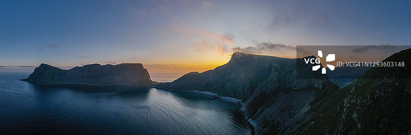 挪威Værøy岛的日落鸟瞰图图片素材