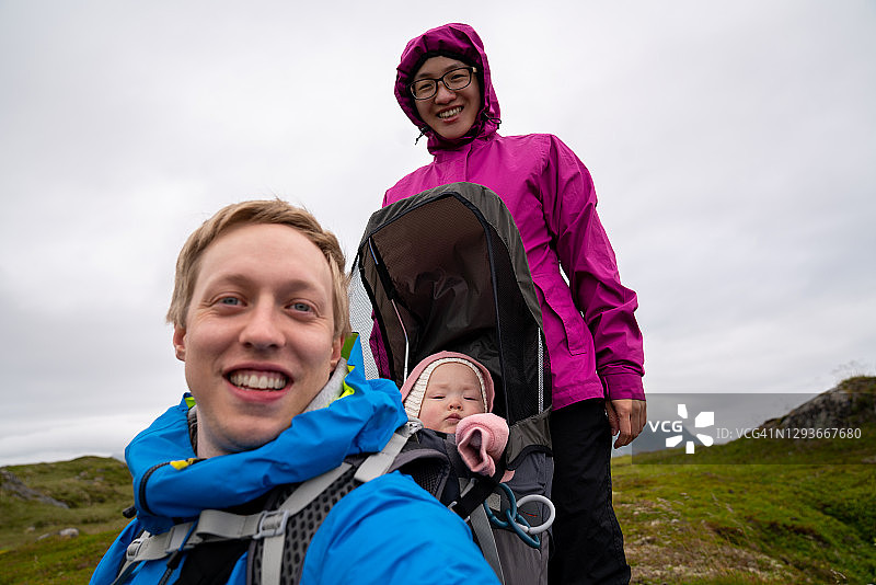 挪威吉姆斯øy的一个冒险家庭的自拍图片素材