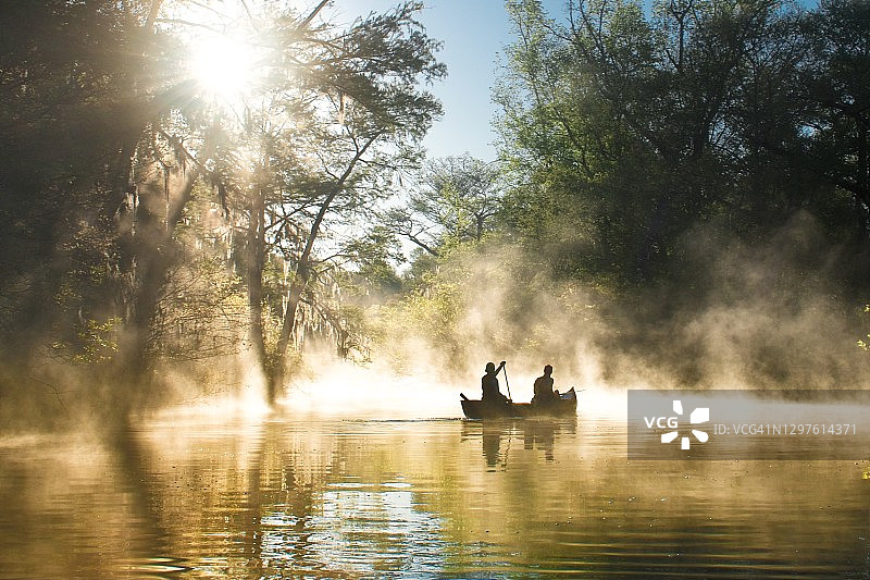 大沼泽地国家公园-在雾中划独木舟图片素材