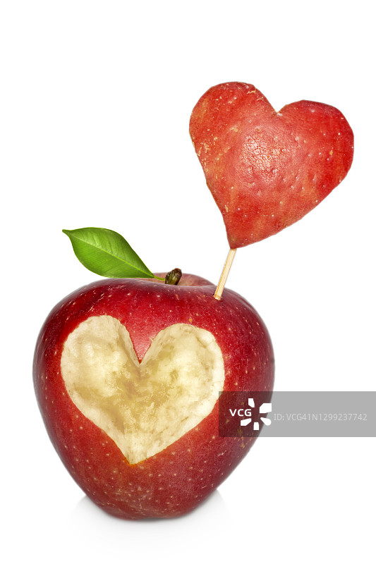 红苹果与心的象征孤立图片素材
