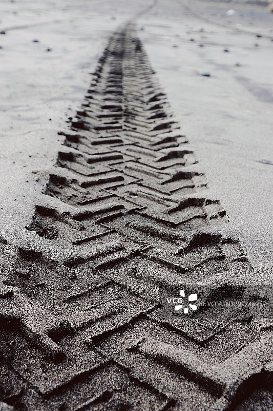 全帧拍摄的砂车轮胎痕迹图片素材