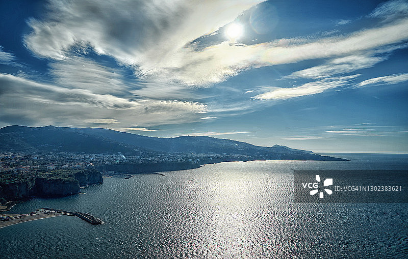 萨莱诺和萨莱诺湾坎帕尼亚意大利的观点。图片素材