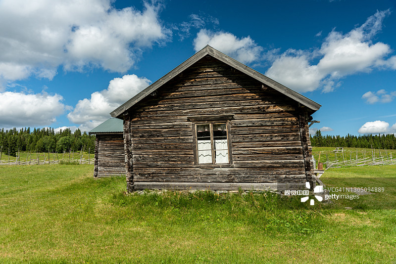 古老的小山农场在瑞典高地图片素材
