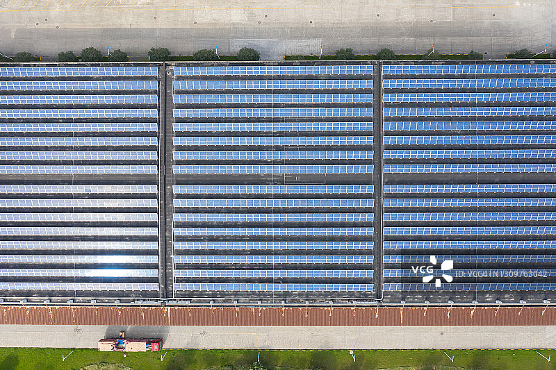 城市里的太阳能发电站图片素材
