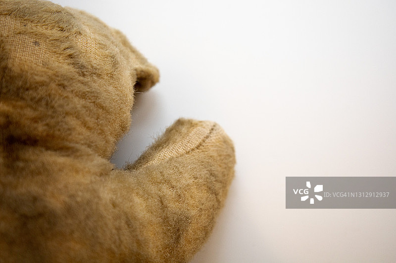 一个深受喜爱的泰迪熊玩具的照片解剖图片素材
