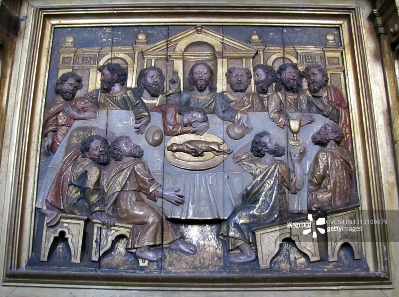 基督教徒在大教堂墙壁附近的浅浮雕上画的图案。图片素材