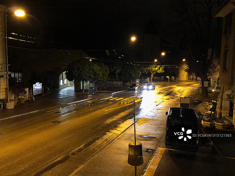 下雨的夜晚，尼多大街图片素材