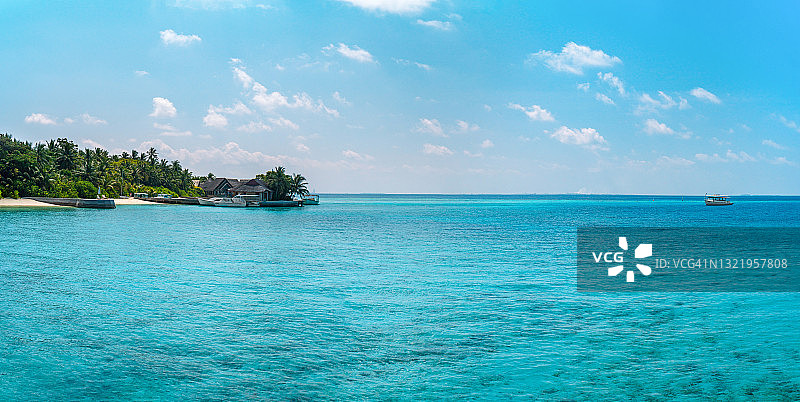 马尔代夫广阔的热带海滩景观。异国情调的岛屿的背景。图片素材