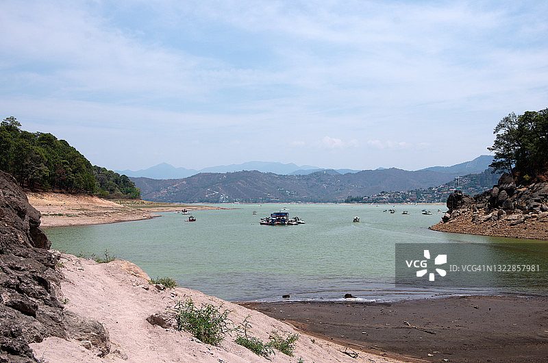 由于墨西哥布拉沃谷Avándaro湖的干旱，湖床干燥图片素材