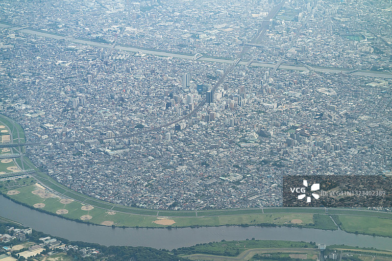 从飞机上俯瞰日本东京江户川区图片素材