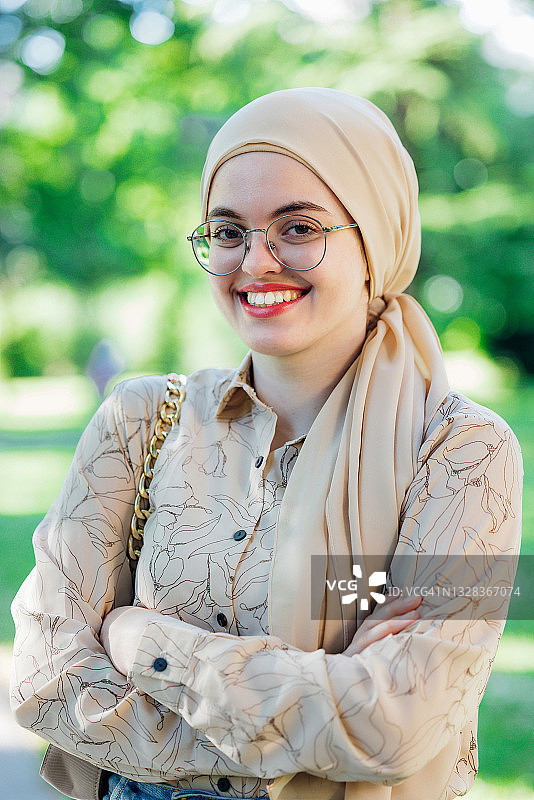 一个中东女孩的肖像图片素材