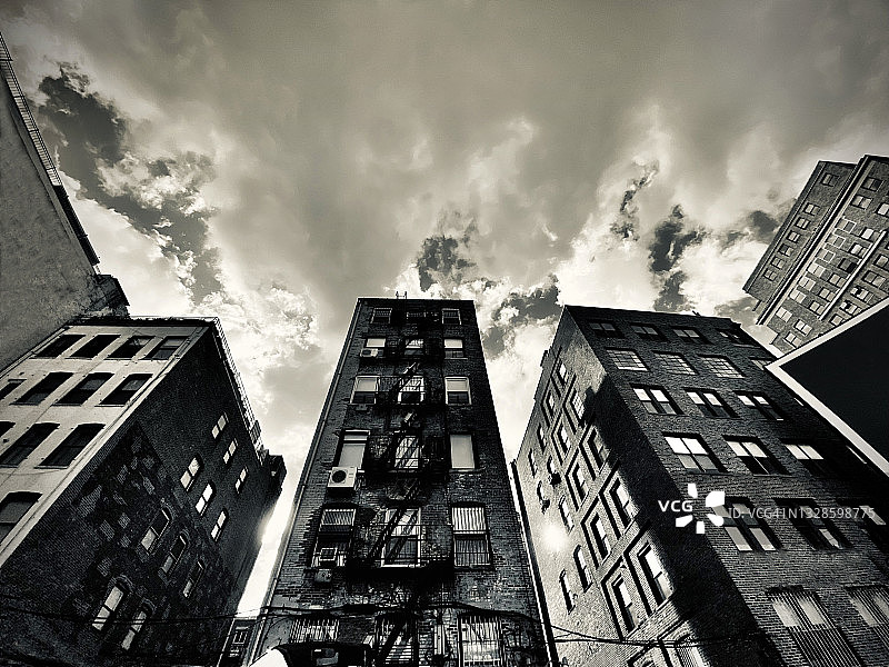 曼哈顿市中心。老建筑。黑色和白色。图片素材