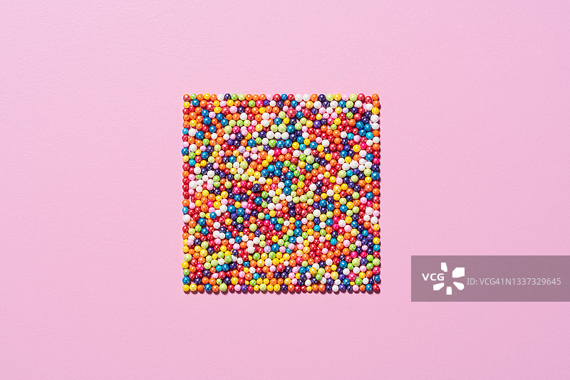 五颜六色的糖屑挤成方形图片素材